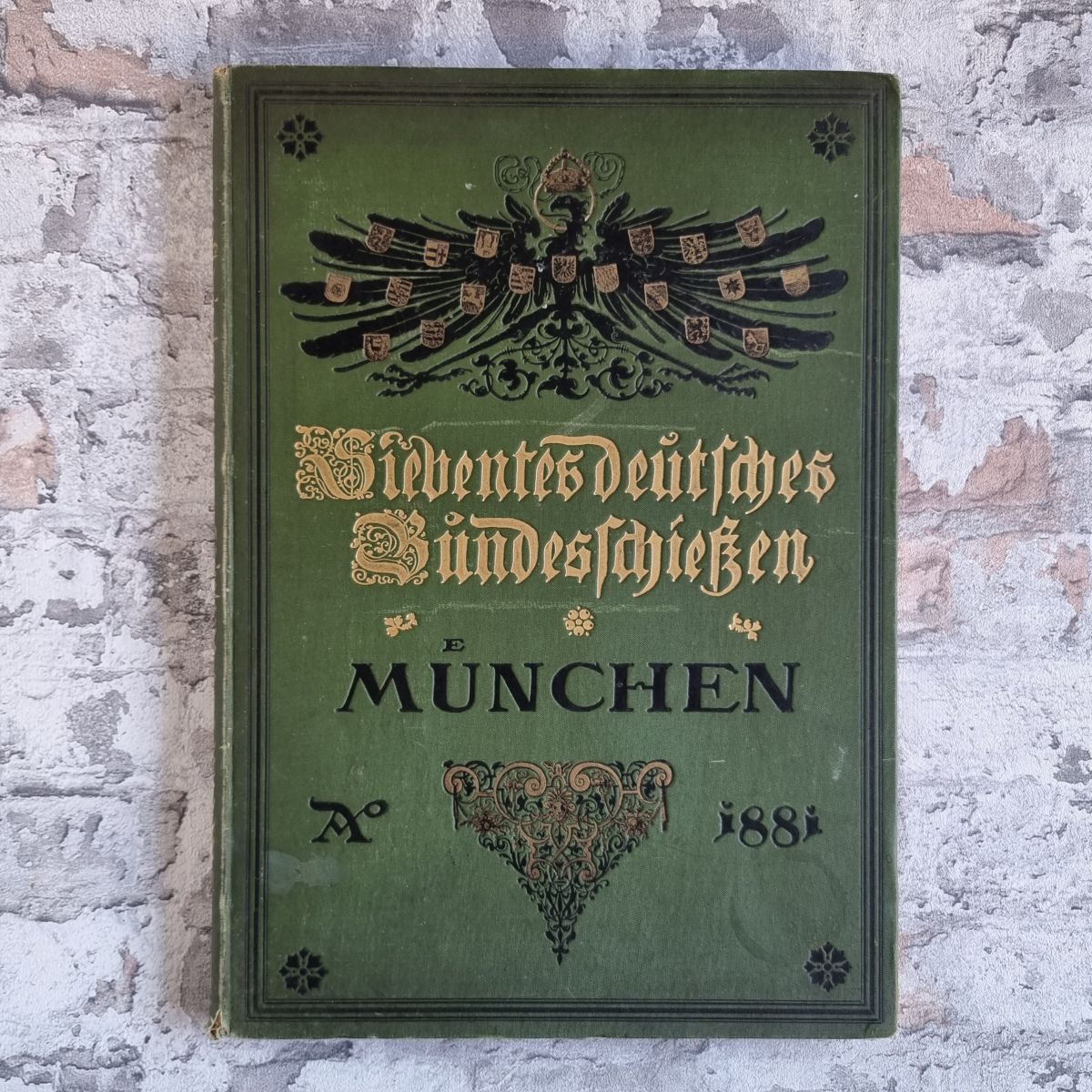 32006-001-siebentes-deutsches-bundesschiessen-muenchen-1881-festzeitung-einband-vorne Siebentes Deutsches Bundesschießen München 1881. – Bild 1