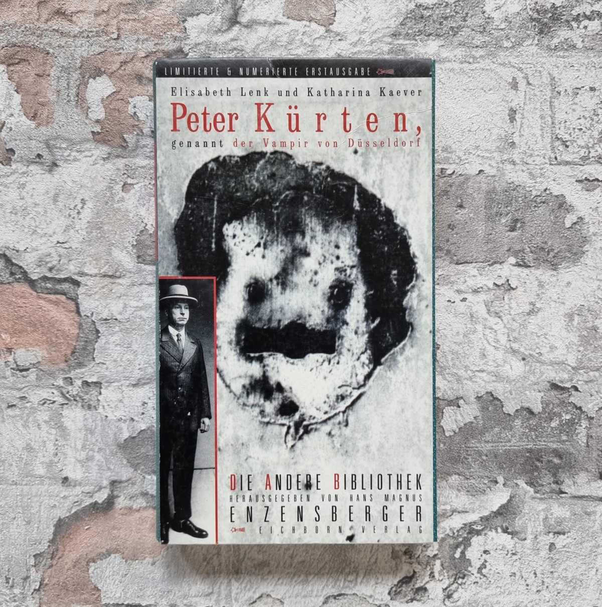 34288-001-lenk-peter-kuerten-vampir-andere-bibliothek-einband Lenk, Elisabeth / Katharina Kaever ( Hrsg.). Peter Kürten, genannt der Vampir von Düsseldorf. – Bild 1