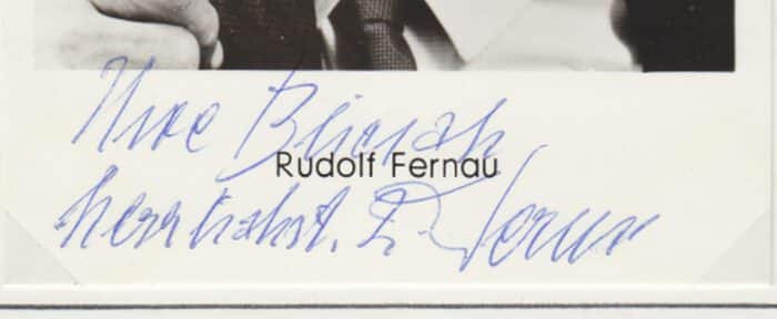 Fernau, Rudolf (1898 bis 1985; Theater- und Filmschauspieler). Eigenhändiges Widmungsblatt und Portraitphotographie mit eigenhändiger Unterschrift recto und verso kurzes Dankschreiben. – Bild 2