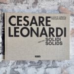 Martinelli, Giancarlo (Hrsg.). Cesare Leonardi. Solidi, Solids. 1983/1993. – Bild 2