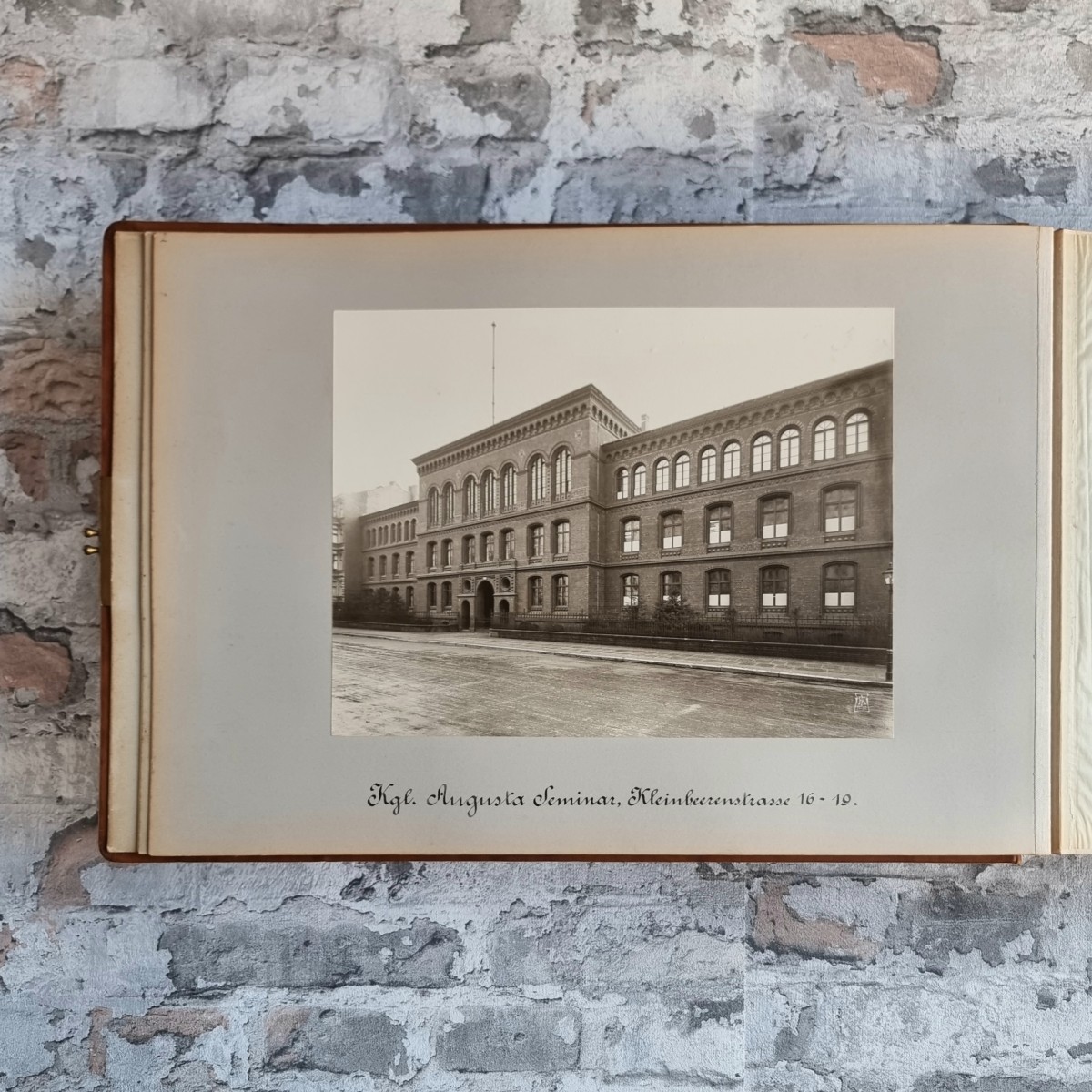 31367-01-koenigliches-augusta-seminar-roesicke-seminarzeit-1901-1904 Roesicke, Martha (6.2.1885, Berlin - 6.12.1958, Kreuth/Tegernsee). "Meine Seminarzeit 1901-1904". – Bild 1