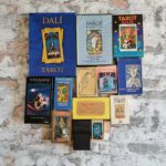 Tarot-Sammlung aus dem Nachlass eines Homöopathen und Tarot-Lehrers.